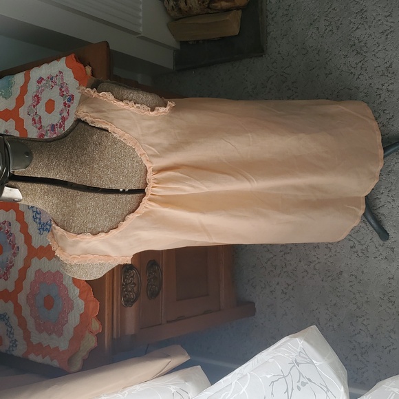 Vintage Peachy Pink Sleeveless Lightweight Shift Gown - Picture 12 of 14
